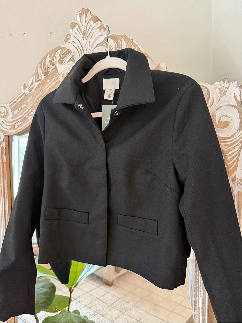 H&Medium Cropped Jacket Black  Size Medium